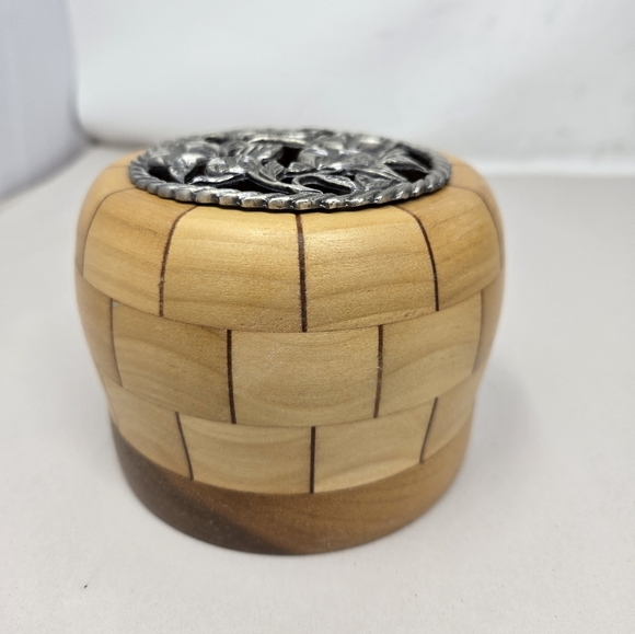 Maple Potpourri Bowl With Pewter Floral Design Lid Decorative Wood Design - Picture 2 of 13